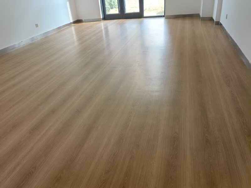 养老院PVC塑胶地板如何用“防滑+减震+无高差”筑牢长者安全防线？