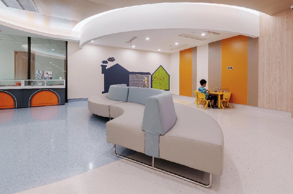 医院 pvc 地板厂家推荐：大巨龙抗菌防滑地板，筑牢医疗空间安全防线