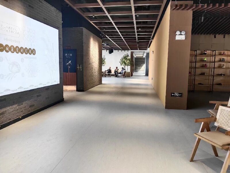 大巨龙塑胶地板获客户高度评价与锦旗