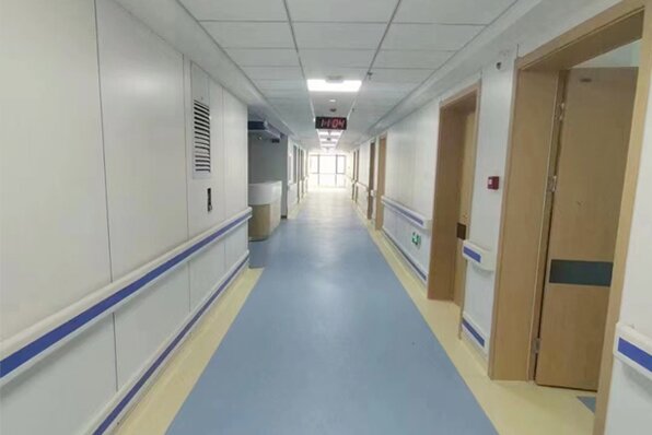 医院走廊pvc塑胶地板实际案例