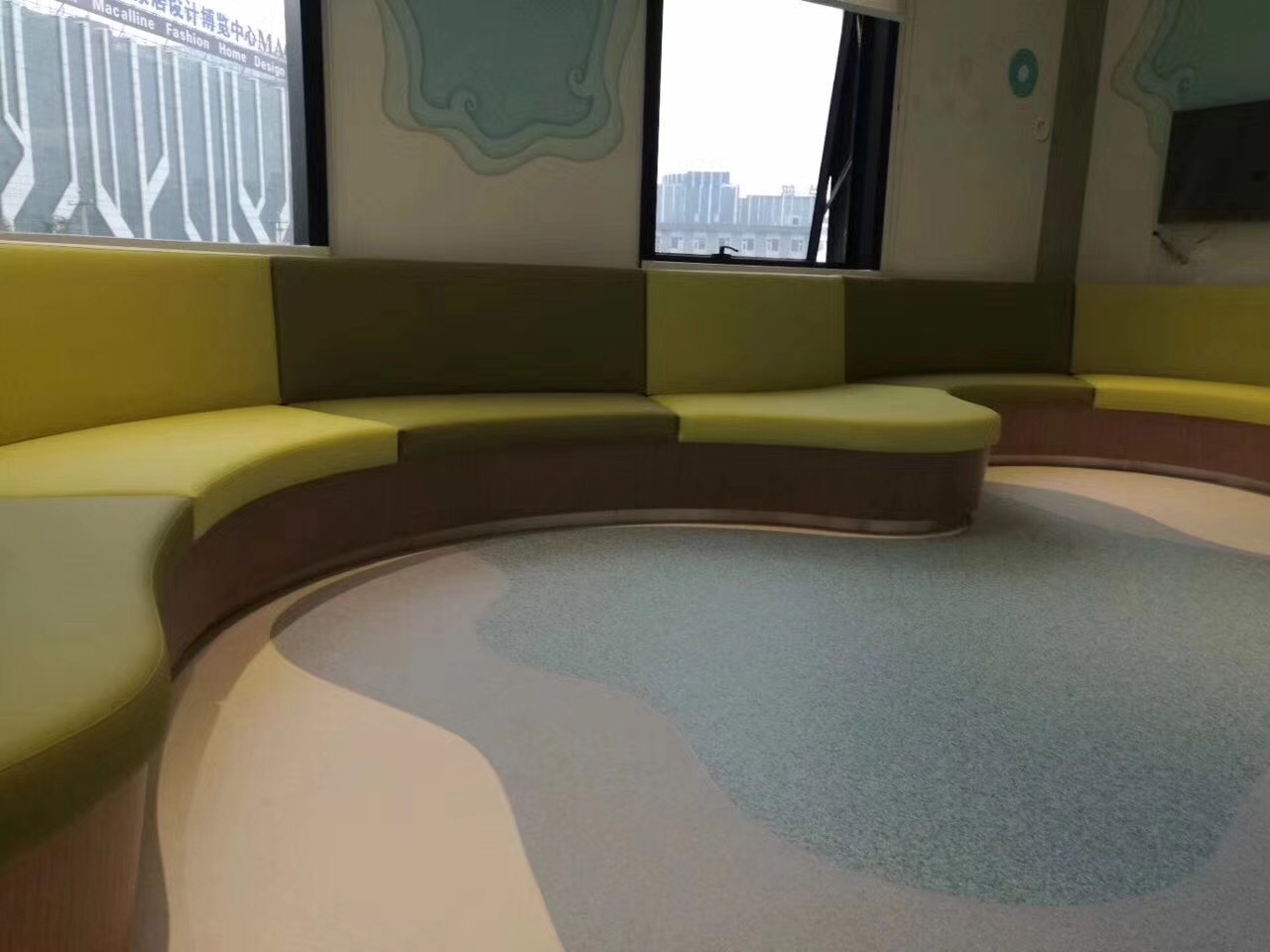 进口品牌，国产品牌PVC卷材地板价格是多少？