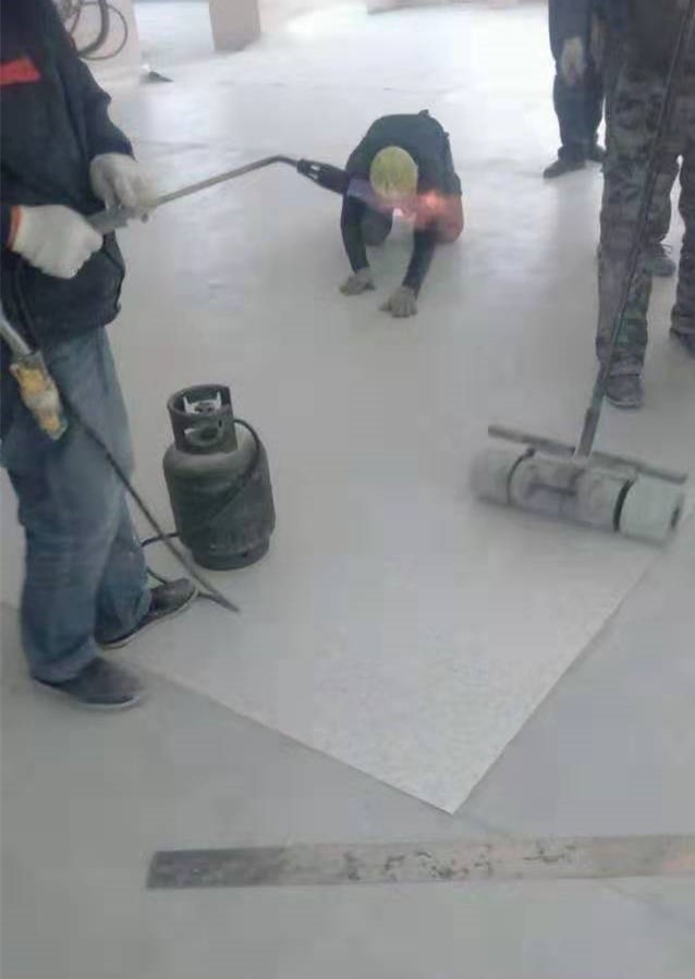 冬季pvc卷材地板施工温度不够如何解决