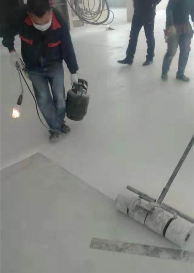 冬季pvc卷材地板施工温度不够如何解决