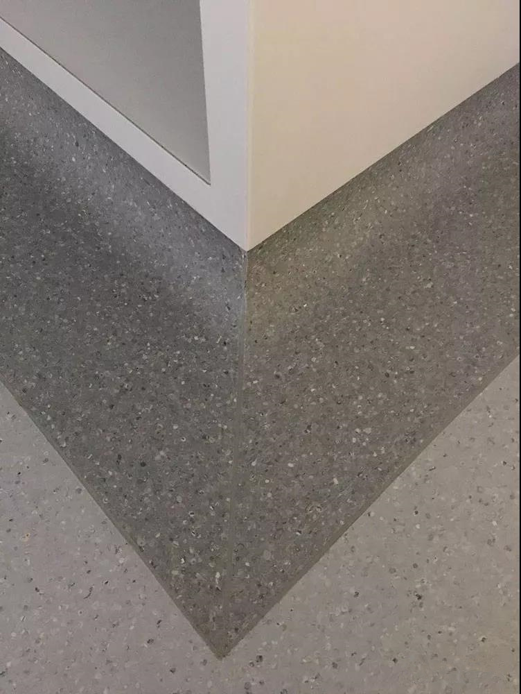 pvc塑胶地板是如何铺装上墙的？