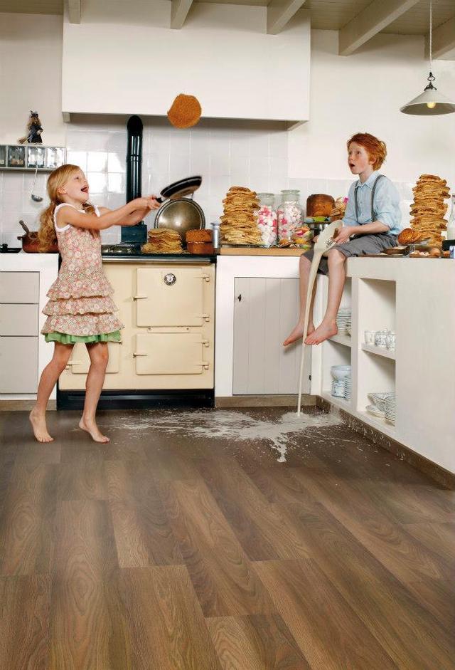 推动行业的未来发展，卡曼国际退出SPC地板